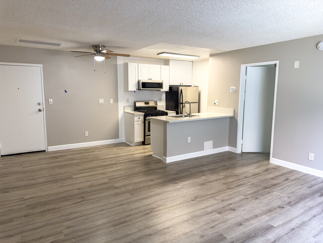 Jordan Apartments in Canoga Park, CA - Building Photo - Building Photo