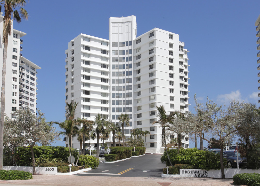 Edgewater Arms in Fort Lauderdale, FL - Foto de edificio