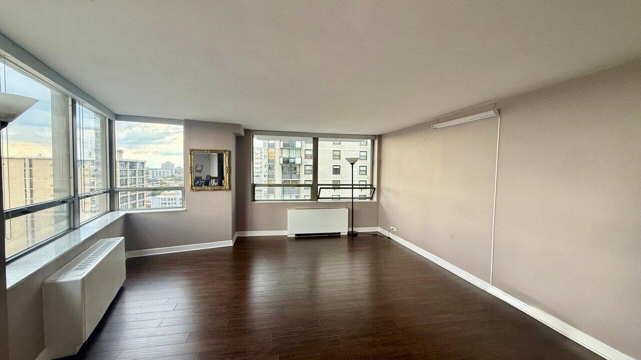 5701 N Sheridan Rd, Unit 18L in Chicago, IL - Building Photo