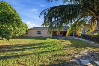 561 NE 38th St in Pompano Beach, FL - Building Photo - Building Photo