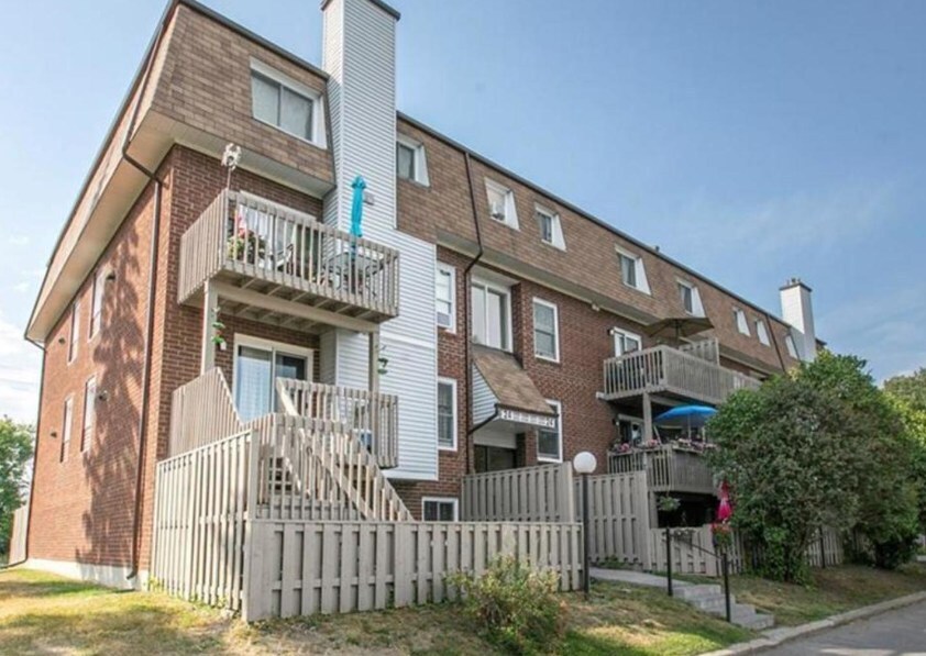 24 Townline Road East in Carleton Place, ON - Building Photo