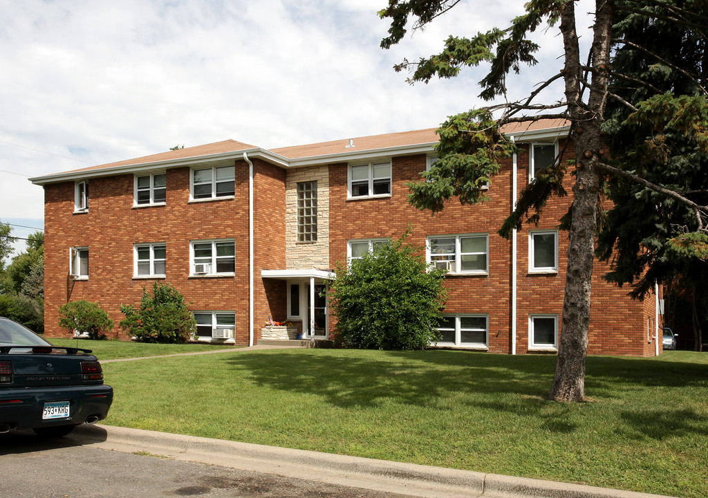 Rose Park Apartments in Roseville, MN - Building Photo