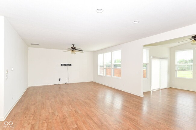 14353 Glapthorn Rd in Fishers, IN - Foto de edificio - Building Photo