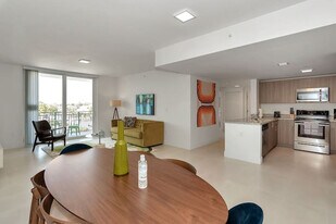 1710 SW 27th Ave in Miami, FL - Building Photo