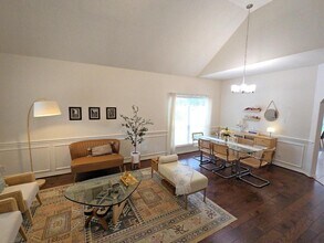 16514 Bluff Springs Dr in Houston, TX - Foto de edificio - Building Photo