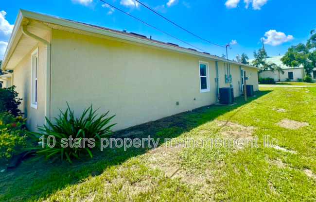 4 W Orange St in Davenport, FL - Building Photo - Building Photo