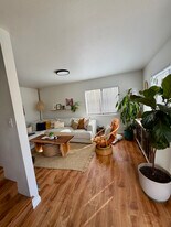 310 W Simpson St in Ventura, CA - Building Photo