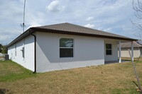 758 NW Airoso Blvd in Port St. Lucie, FL - Foto de edificio - Building Photo