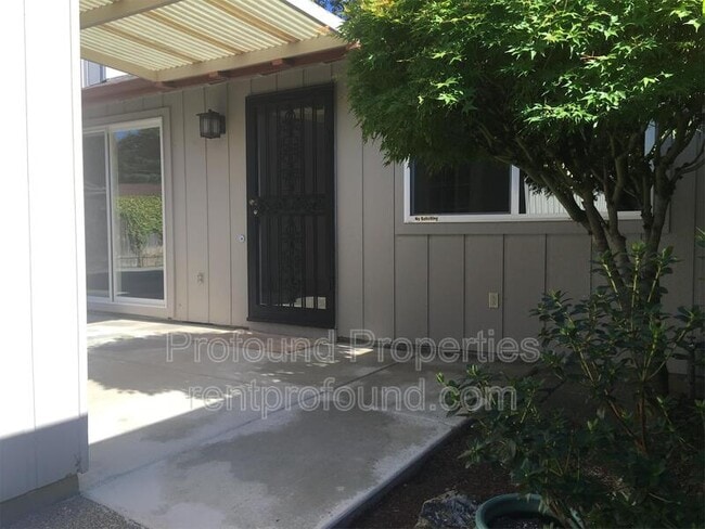 18920 NW Nelscott St in Portland, OR - Building Photo - Building Photo