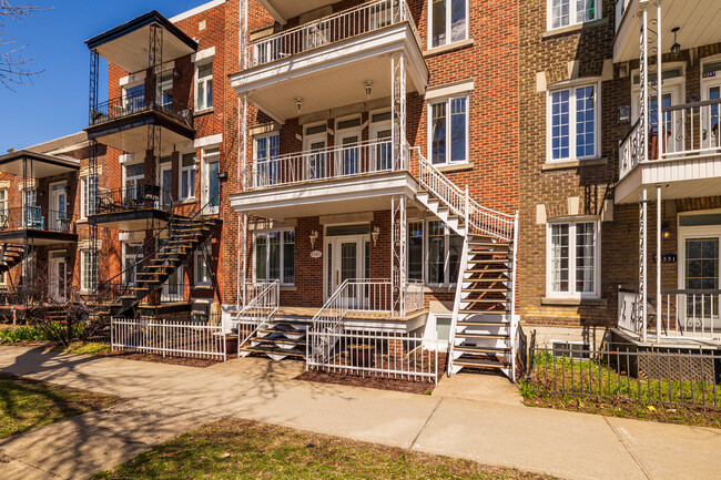 6353-6361 Molson St in Montréal, QC - Building Photo - Building Photo