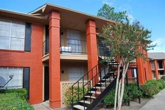 Stoneriver Apartments in Houston, TX - Building Photo - Building Photo