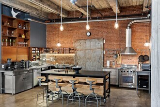 487 Greenwich St in New York, NY - Building Photo - Building Photo