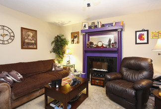 Wedgewood Arms Apartments in Greenville, NC - Building Photo - Interior Photo