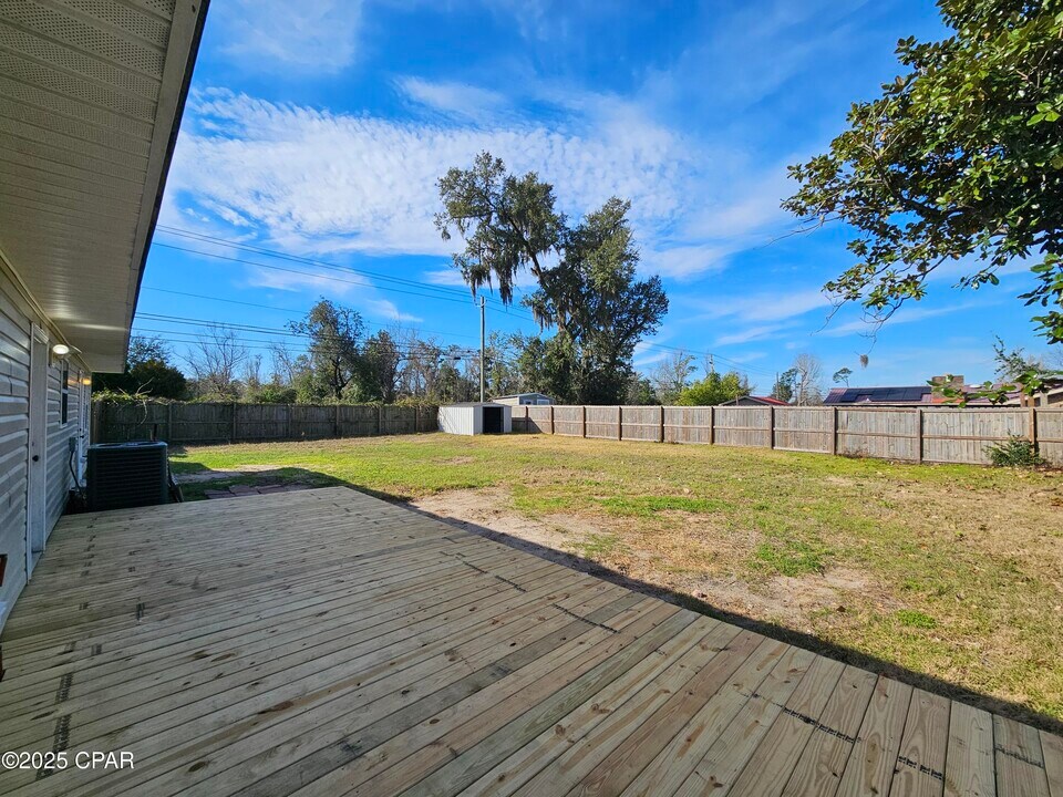 1120 Iowa Ave in Lynn Haven, FL - Building Photo