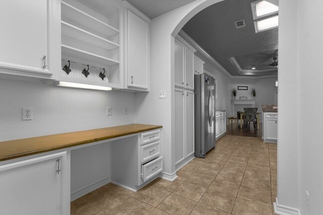 property at 405 Harbor Oaks Dr