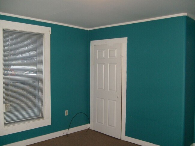 25 School St in Bristol, NH - Foto de edificio - Building Photo