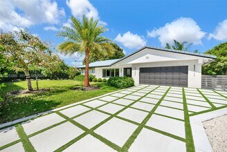 1001 NW 4th Ct in Boca Raton, FL - Building Photo - Building Photo