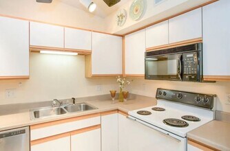 10 Zeller Crossing, Unit 102 in North Liberty, IA - Building Photo - Building Photo