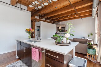 1750 N Wolcott Ave in Chicago, IL - Building Photo - Building Photo