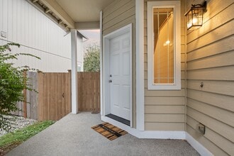 19510 12th Ave Ct E in Spanaway, WA - Building Photo - Building Photo