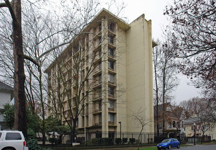 Washington Plaza in Sacramento, CA - Building Photo - Building Photo