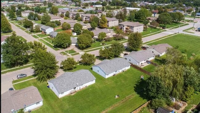 785 W Zeller St in North Liberty, IA - Foto de edificio - Building Photo