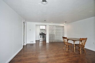 2102 West St in Munhall, PA - Building Photo - Building Photo