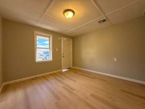 12102 Belair Rd in Kingsville, MD - Foto de edificio - Building Photo