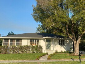1629 Poinsettia Ave in Ft. Myers, FL - Building Photo