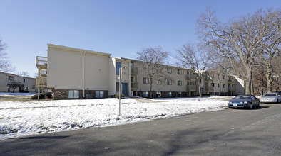 Landmark Apartments in Peoria, IL - Building Photo - Building Photo