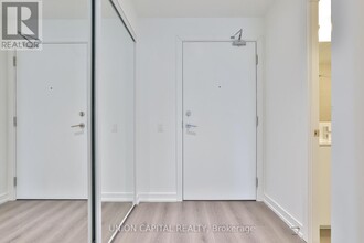 8-2608 Wellesley St W in Toronto, ON - Building Photo - Building Photo