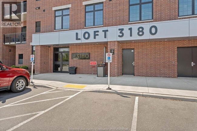 property at 3180 Meadowbrook Ln