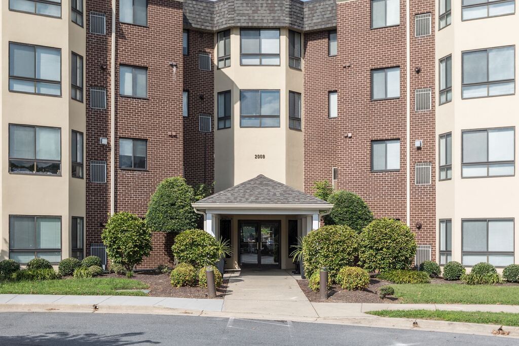 Village Lake Apartments in Waldorf, MD - Building Photo