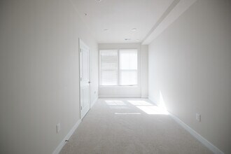 207 S Newkirk St in Baltimore, MD - Building Photo - Building Photo