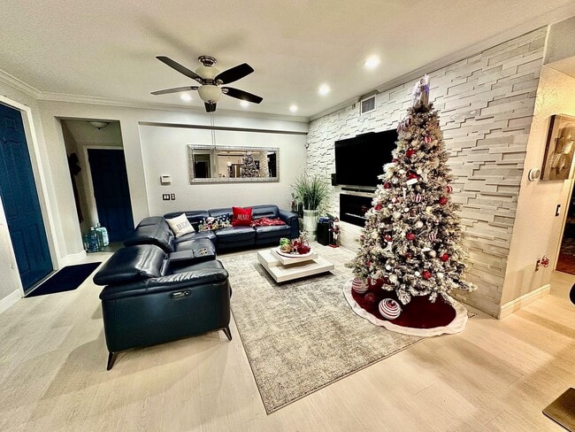 property at 4720 Mimosa Pl