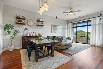 3300 W Irving Park Rd in Chicago, IL - Building Photo - Building Photo