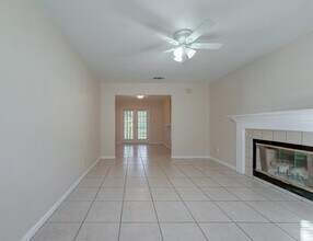 696 Timberwood Cir E in Tallahassee, FL - Building Photo - Building Photo