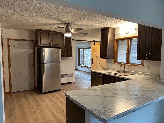 539 Capitol Dr, Unit A in St. Peter, MN - Foto de edificio - Building Photo