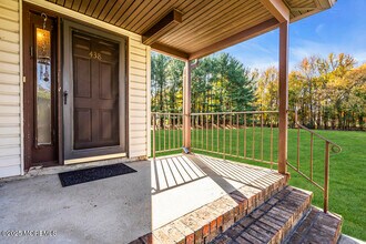 438 Oak Knoll Dr in Englishtown, NJ - Building Photo - Building Photo