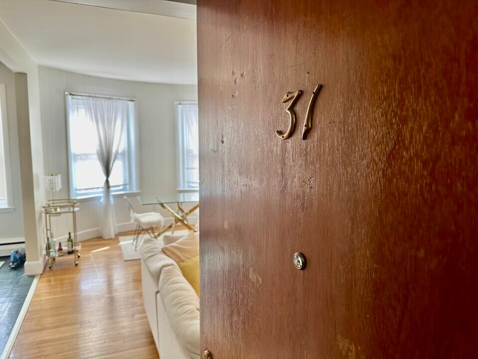 199 Winthrop Rd in Brookline, MA - Building Photo