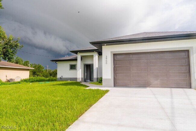 3900 9th St SW in Lehigh Acres, FL - Building Photo - Building Photo