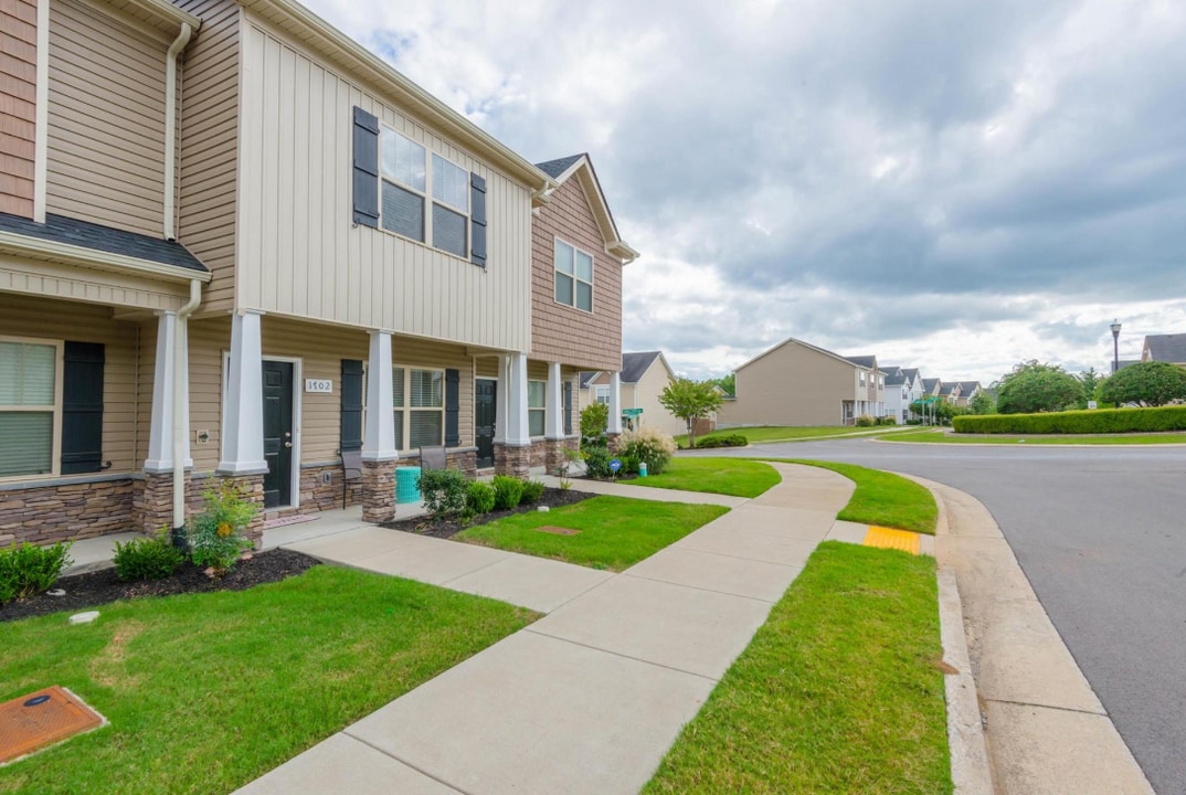 1700 Sprucedale Dr in Antioch, TN - Building Photo