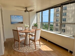 655 W Irving Park Rd in Chicago, IL - Building Photo - Building Photo