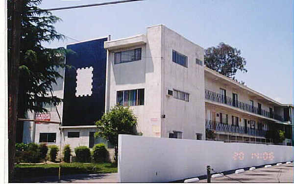 Mountain View in North Hollywood, CA - Building Photo - Building Photo