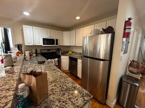 66 Egmont St, Unit 60-6 in Brookline, MA - Building Photo - Building Photo