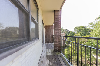 1629 W Sherwin Ave-Unit -APT 303 in Chicago, IL - Building Photo - Building Photo