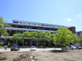 140 Leeward Glenway in Toronto, ON - Building Photo