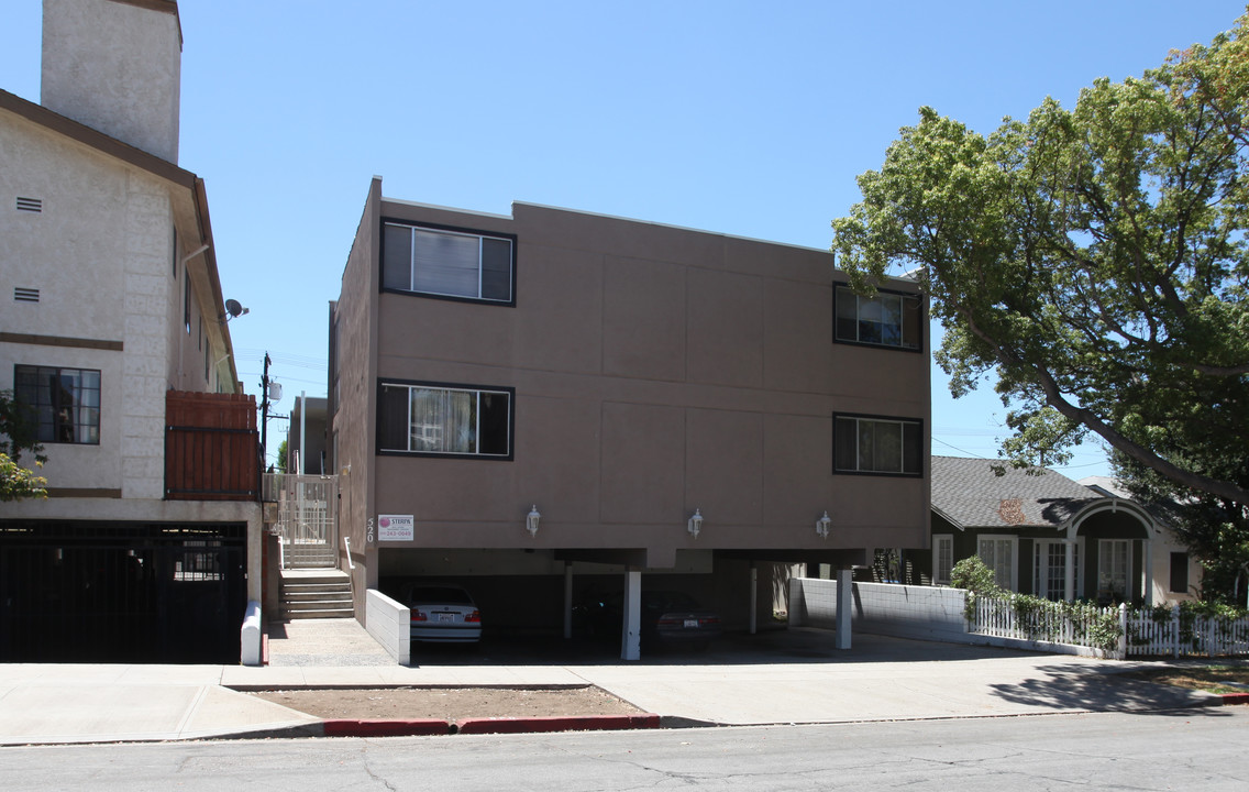 520 E Tujunga Ave in Burbank, CA - Building Photo