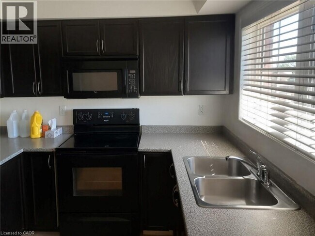 2579 Sixth Line in Oakville, ON - Building Photo - Building Photo