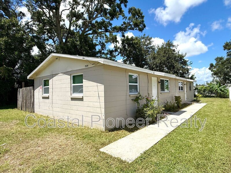 2576 42nd Ave N in St. Petersburg, FL - Building Photo